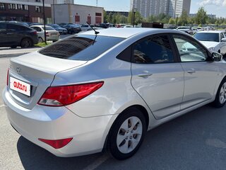 2016 Hyundai Solaris I Рестайлинг, серебристый, 770000 рублей, вид 5