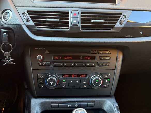2012 BMW X1 20i I (E84), серый - вид 16