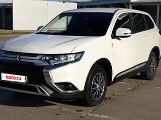 2020 Mitsubishi Outlander III Рестайлинг 3, белый, 1880000 рублей, вид 1