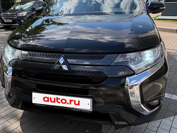 2021 Mitsubishi Outlander III Рестайлинг 3, чёрный, 2250000 рублей - вид 1