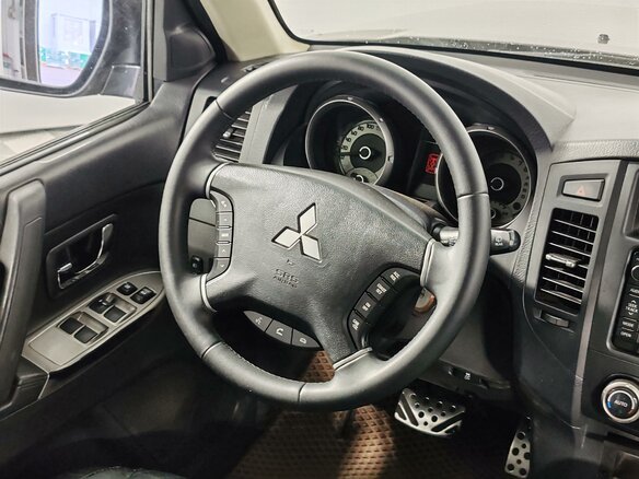 2014 Mitsubishi Pajero IV Рестайлинг 1, коричневый, 1900000 рублей - вид 20