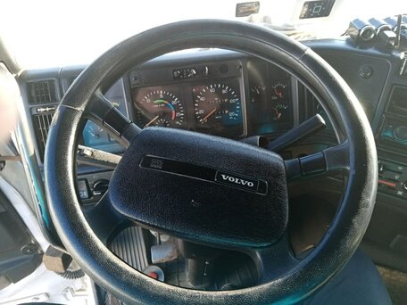 1997 Volvo FH, белый, 2100000 рублей, вид 4
