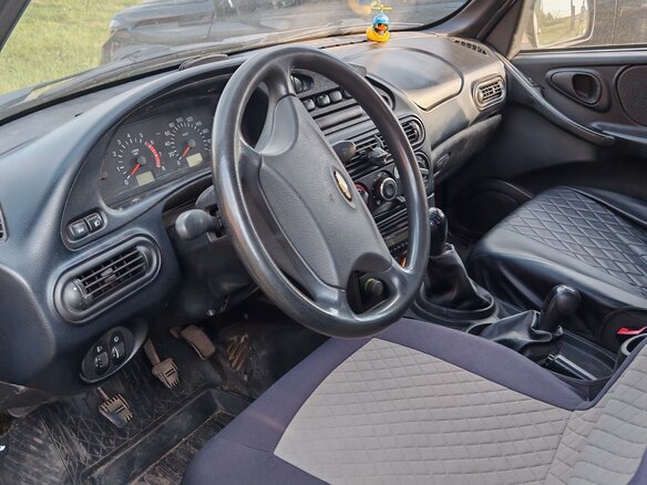 2011 Chevrolet Niva I Рестайлинг, коричневый, 500000 рублей - вид 2
