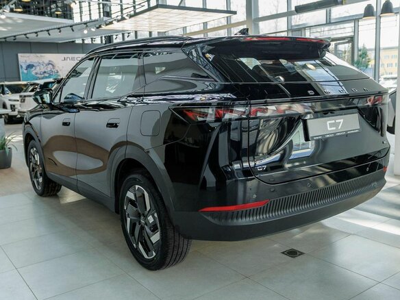 2026 Omoda C7, чёрный - вид 3
