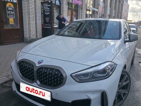 2022 BMW 1 серии M135i xDrive III (F40), белый, 3900000 рублей, вид 2