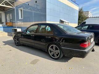 1999 Mercedes-Benz E-Класс 200 II (W210, S210), чёрный, 470000 рублей, вид 3