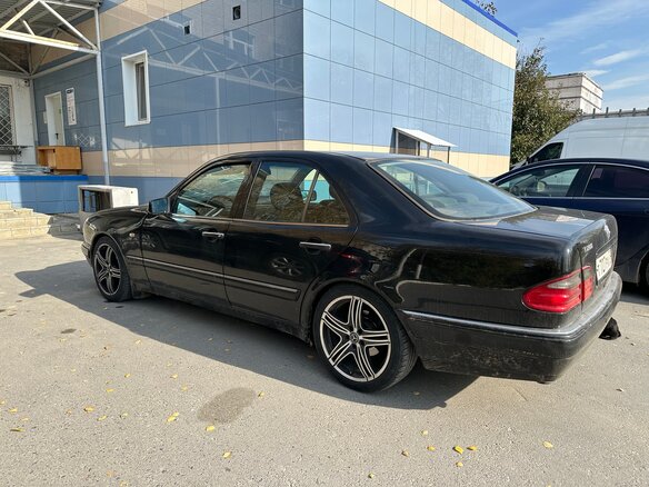 1999 Mercedes-Benz E-Класс 200 II (W210, S210), чёрный, 470000 рублей - вид 2