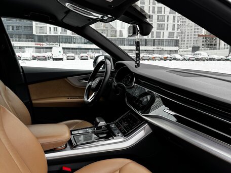 2019 Audi Q8 55 TFSI I (4M), чёрный, 5150000 рублей, вид 4