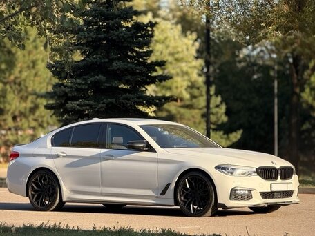 2020 BMW 5 серии 530i xDrive VII (G30/G31/G38), белый, 5000000 рублей, вид 4