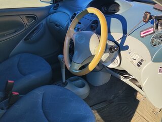 2001 Toyota Vitz I (P10), белый, 315000 рублей, вид 5