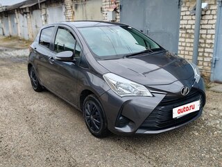 2017 Toyota Vitz III (XP130) Рестайлинг, серый, 750000 рублей, вид 1
