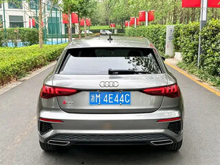 2022 Audi A3 Sportback 35 TFSI IV (8Y), серебристый, 1660000 рублей, вид 4