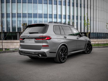 2026 BMW X7 40d I (G07) Рестайлинг, серый, 17890000 рублей, вид 4