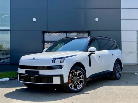 Lynk & Co 900