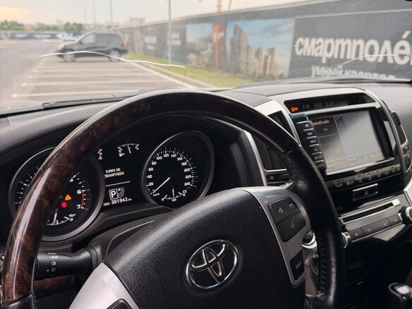 2013 Toyota Land Cruiser 200 Series Рестайлинг 1, чёрный, 4000000 рублей - вид 10