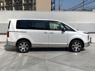 2023 Mitsubishi Delica D:5 I Рестайлинг, белый, 2389000 рублей, вид 3