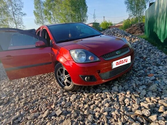 2007 Ford Fiesta Mk5, красный - вид 1