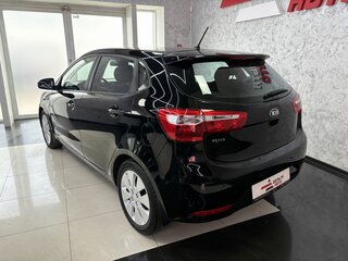 2015 Kia Rio III Рестайлинг, чёрный, 1365000 рублей, вид 3