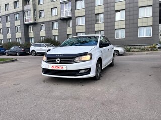 2017 Volkswagen Polo V Рестайлинг, белый, 450000 рублей, вид 3