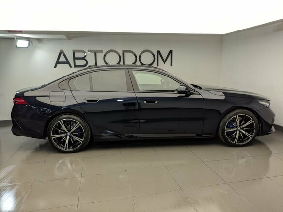 2026 BMW 5 серии 530i xDrive VIII (G60/G61/G68), чёрный, 10300000 рублей - вид 5