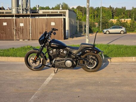 2018 Harley-Davidson Street Bob, чёрный, 1200000 рублей, вид 4