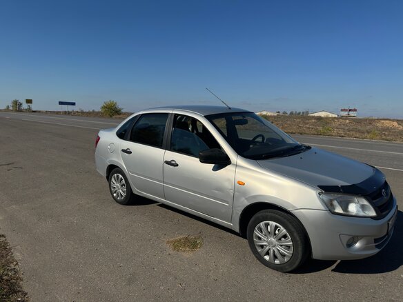 2016 Lada (ВАЗ) Granta I, серебристый, 365000 рублей - вид 1