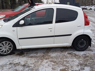 2010 Peugeot 107 I Рестайлинг, белый, 320000 рублей, вид 4