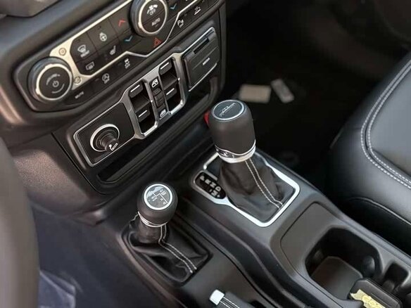 2026 Jeep Gladiator II (JT) Рестайлинг, чёрный, 6980000 рублей - вид 13