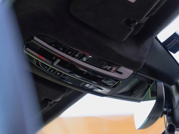 2020 Porsche Cayenne Turbo S E-Hybrid III, чёрный, 13000000 рублей - вид 17