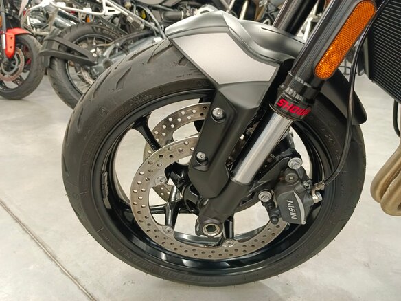 2023 Triumph Trident 660, чёрный, 860000 рублей - вид 6