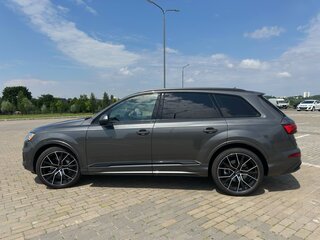 2022 Audi Q7 55 TFSI II (4M) Рестайлинг, серый, 5190000 рублей, вид 4