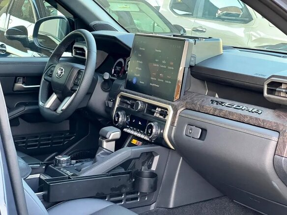 2024 Toyota Tacoma IV, чёрный - вид 7