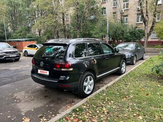 2007 Volkswagen Touareg I Рестайлинг, чёрный, 900000 рублей, вид 3