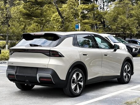 2026 Changan Qiyuan Q05 51.9 kWh II, серебристый, 2490013 рублей, вид 5