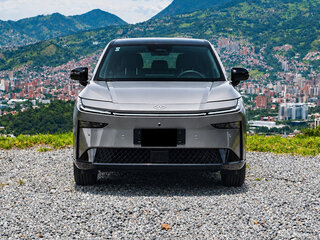 2026 Toyota bZ3X 58.3 kWh, серебристый, 3030000 рублей, вид 3