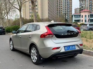 2017 Volvo V40 II Рестайлинг, бежевый, 1273000 рублей, вид 5