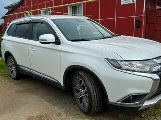 2015 Mitsubishi Outlander III Рестайлинг 2, белый, 1850000 рублей, вид 1