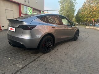 2023 Tesla Model Y Performance I, серебристый, 5700000 рублей, вид 3