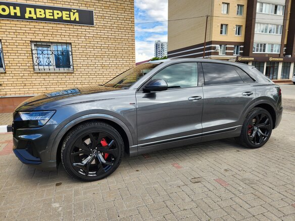 2019 Audi Q8 55 TFSI I (4M), серый, 6000000 рублей - вид 14