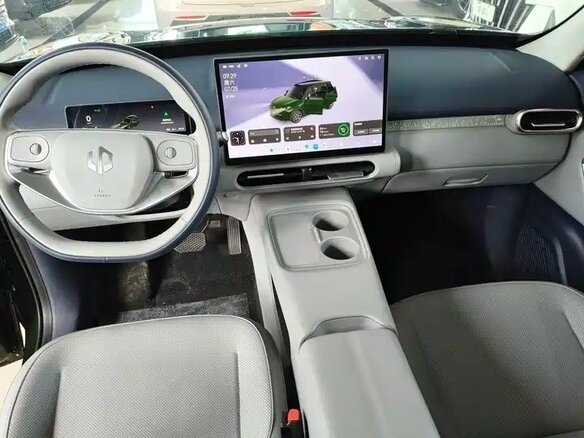 2026 Leapmotor A10 39.8 kWh, зелёный, 1902033 рублей - вид 6