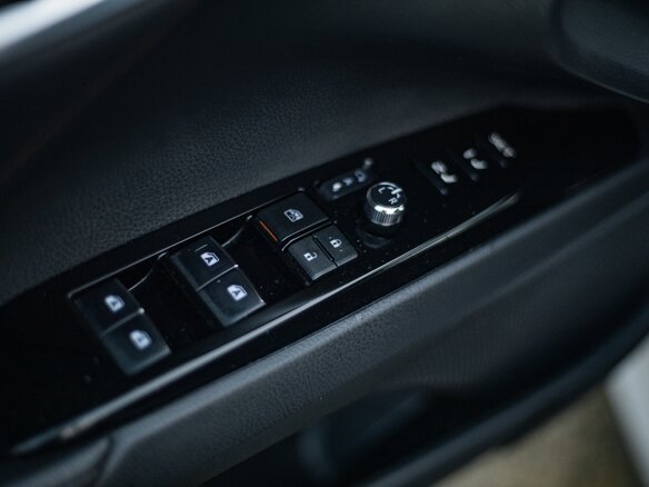 2019 Toyota Camry VIII (XV70), белый, 3500000 рублей - вид 28