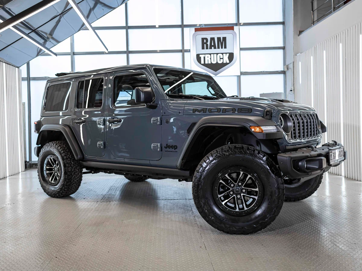 Открыть фотографии: Jeep Wrangler IV (JL) Рестайлинг
