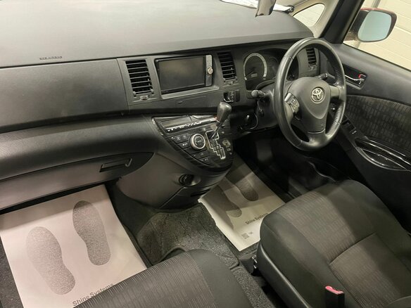 2012 Toyota ISis I Рестайлинг, красный, 1519000 рублей - вид 13