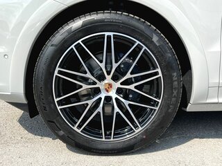 2026 Porsche Cayenne III Рестайлинг, серый, 19700000 рублей, вид 4