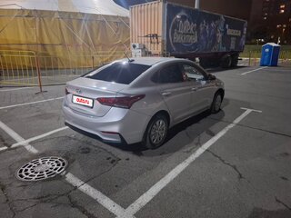 2017 Hyundai Solaris II, серебристый, 900000 рублей, вид 4