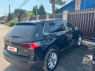 2020 Volkswagen Tiguan II, чёрный, 2750000 рублей, вид 2