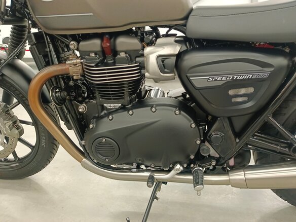 2023 Triumph Speed Twin, зелёный - вид 15