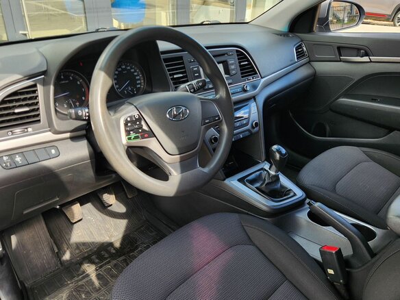 2017 Hyundai Elantra VI (AD), серый, 1090000 рублей - вид 6
