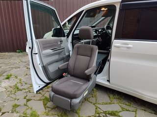 2016 Honda Stepwgn V, белый, 1920000 рублей, вид 1