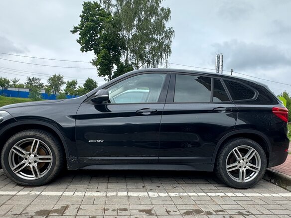 2017 BMW X1 18d xDrive II (F48), чёрный, 1995000 рублей - вид 2